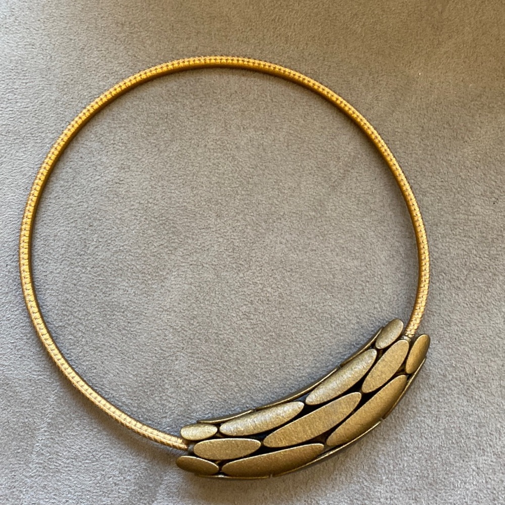Choker necklace